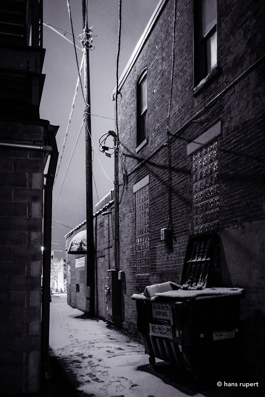 Back Alley Light noir the decisive light